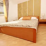 In Mit Eigenem Balkon By Interhome Apartamento