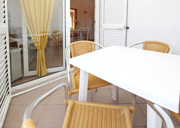 In Mit Eigenem Balkon By Interhome באסקה