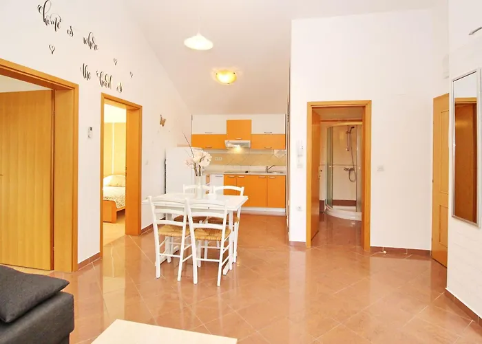 In Mit Eigenem Balkon By Interhome דירה *