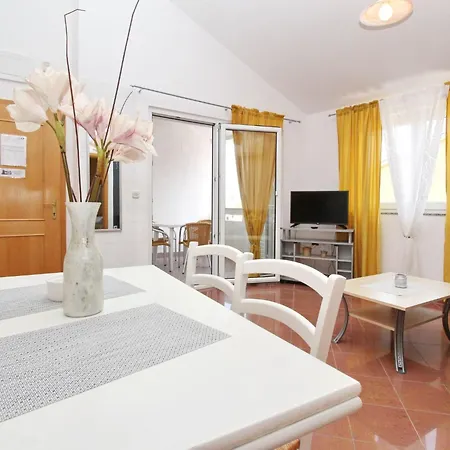Lejlighed In Mit Eigenem Balkon By Interhome Baška